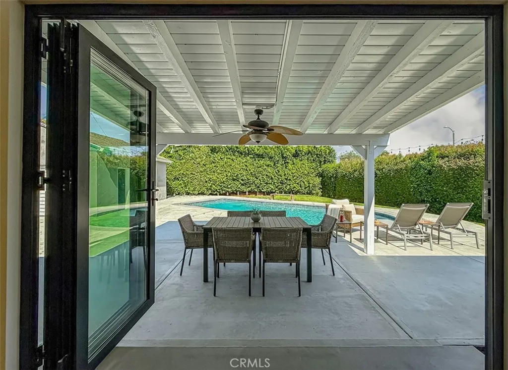 Tarzana, California 91335, United States, 4 Bedrooms Bedrooms, ,2 BathroomsBathrooms,Residential,Active,224784