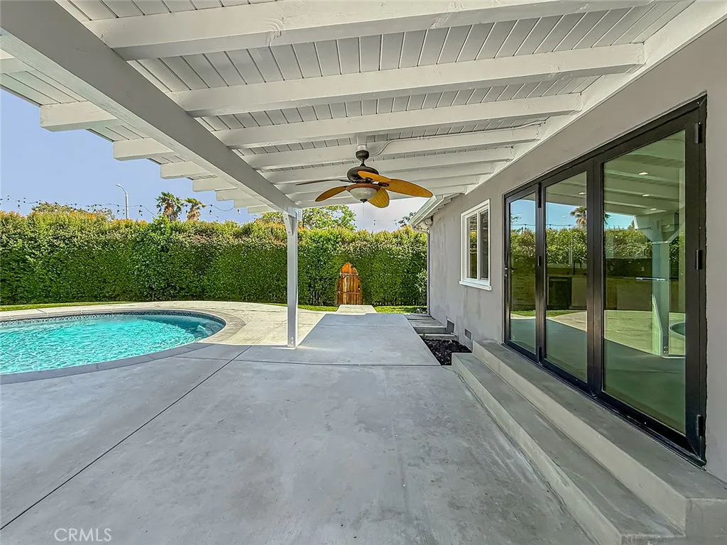 Tarzana, California 91335, United States, 4 Bedrooms Bedrooms, ,2 BathroomsBathrooms,Residential,Active,224784