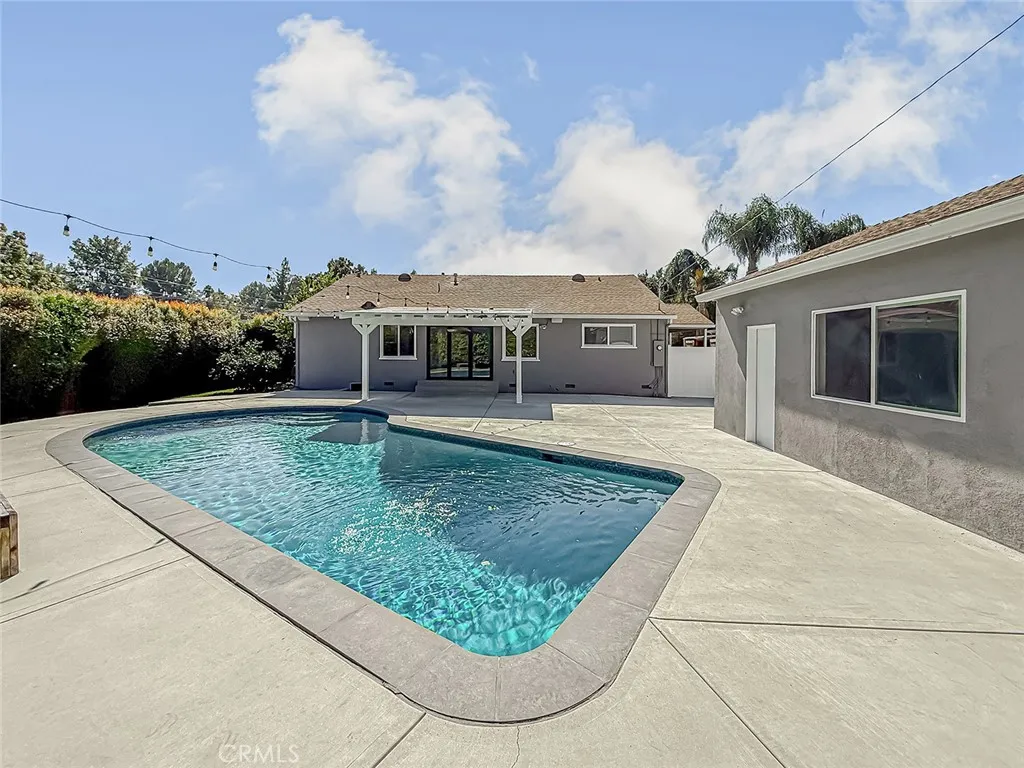 Tarzana, California 91335, United States, 4 Bedrooms Bedrooms, ,2 BathroomsBathrooms,Residential,Active,224784