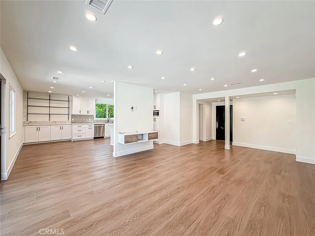 Tarzana, California 91335, United States, 4 Bedrooms Bedrooms, ,2 BathroomsBathrooms,Residential,Active,224784