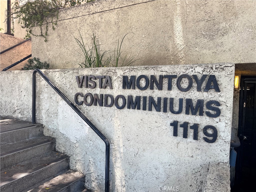 Modern move in ready situated in the heart of DTLA. This spacious 1 bed 1 ba condo offers updated kitchen cabinets, quartz countertops & stainless steel appliances. Recessed lights & crown moldings. Individual split type air condition in the livingroom & bedroom. In addition, refrigerator, washer, dryer, floating cabinet in the livingroom are included in the sale. Amenities include secured parking garage, swimming pool, bbq area. Close to LA Live, restaurants, shops & easy access to major freeways. Come and see it. You don't want to miss this well tailored condo.