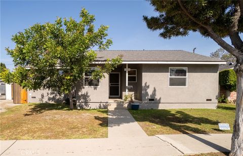 Photo of 11205 Woolford Street, Culver City, CA 90230 (MLS # SR26081595)