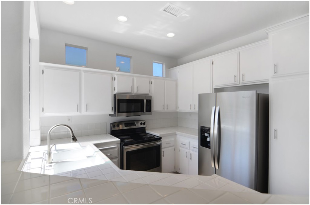 Breakers (BB) (BBB) - Residential Lease