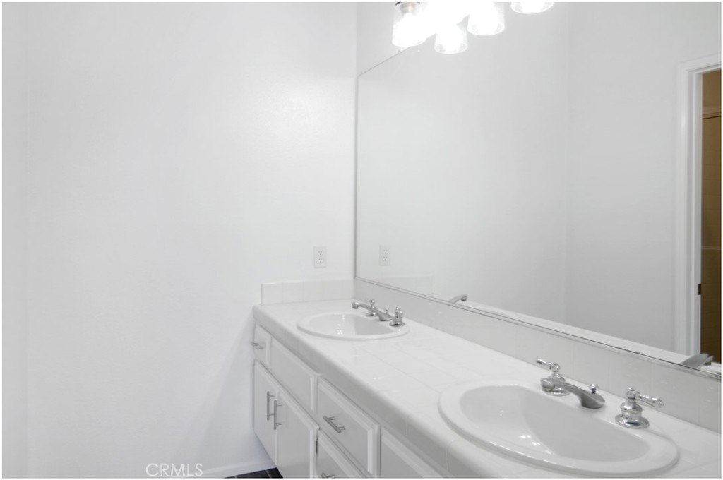 Breakers (BB) (BBB) - Residential Lease