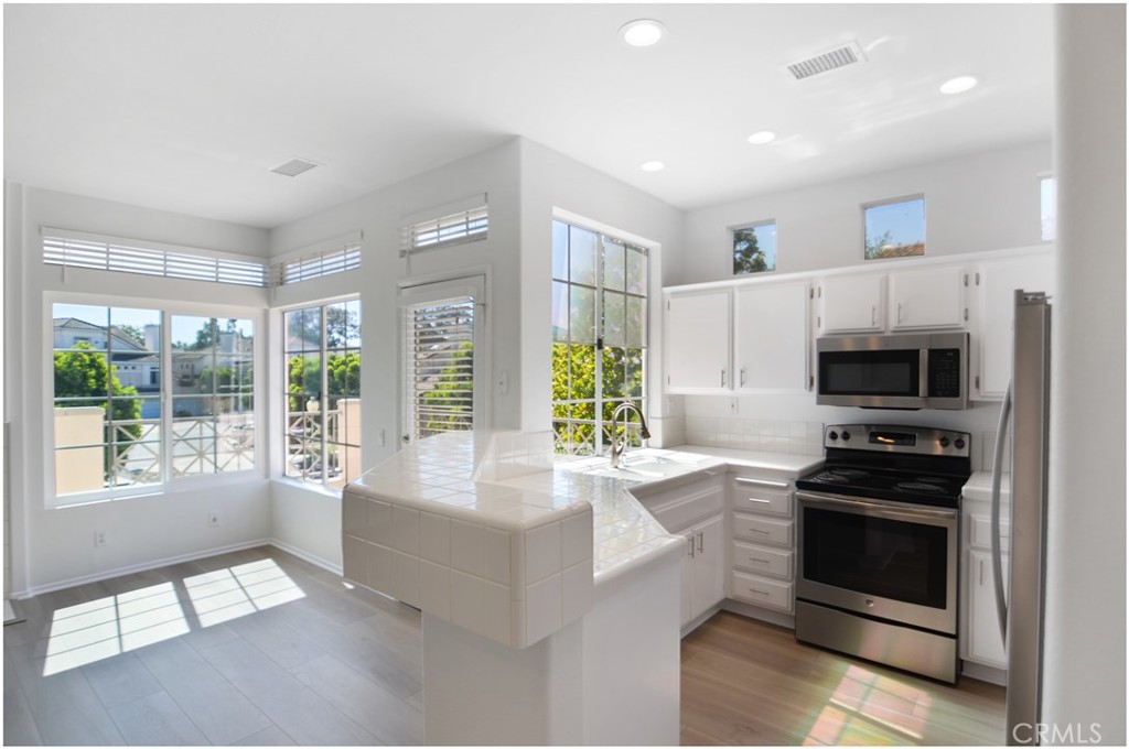 Breakers (BB) (BBB) - Residential Lease