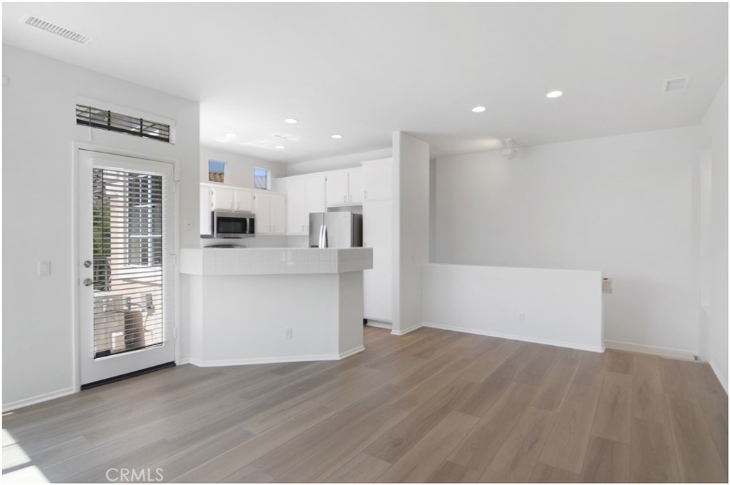 Breakers (BB) (BBB) - Residential Lease