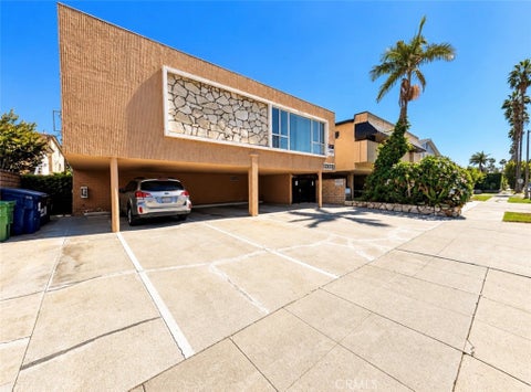 Photo of 428 S Sherbourne DR #5, Los Angeles, CA 90048 (MLS # SR26222191)