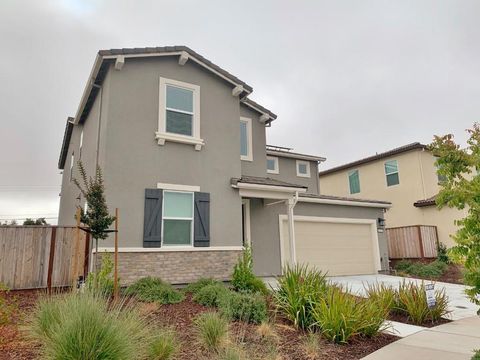 Photo of 2130 Brighton Drive, Hollister, CA 95023 (MLS # ML82054315)