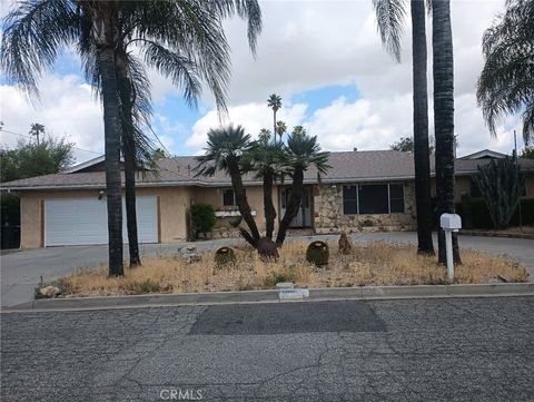 Photo of 2004 E Campus Way, Hemet, CA 92544 (MLS # SR26074146)