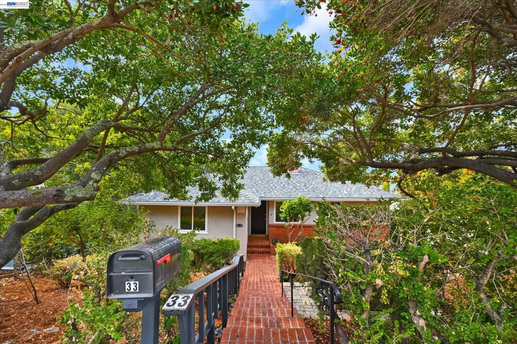 Photo of 33 Buckeye Ave AVE, Oakland, CA 94618 (MLS # 41151742)