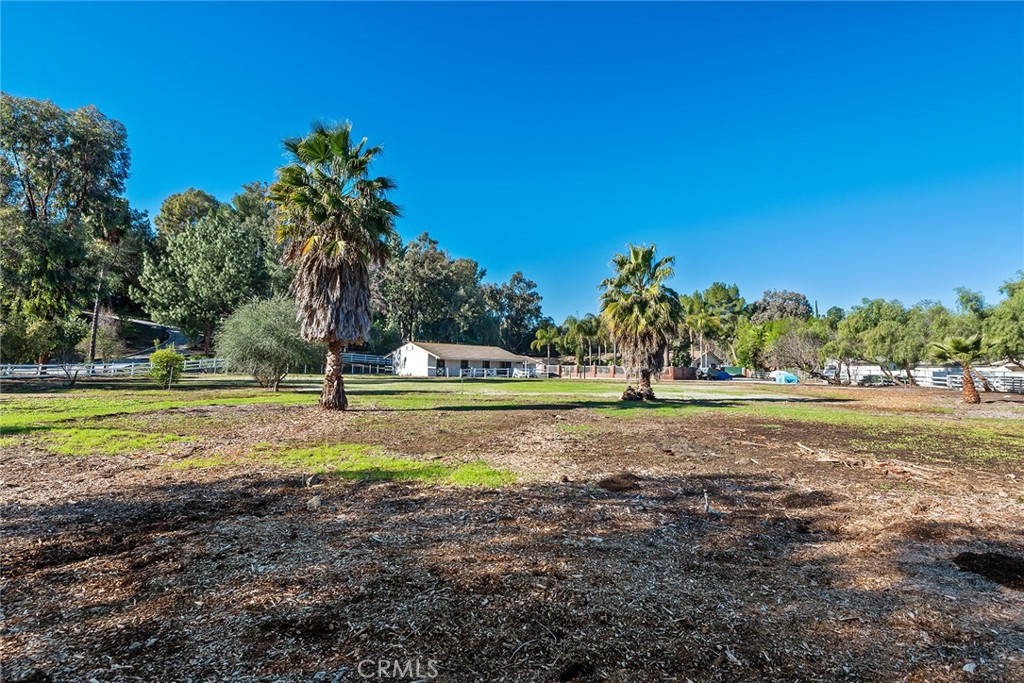5546 PARADISE VALLEY Road