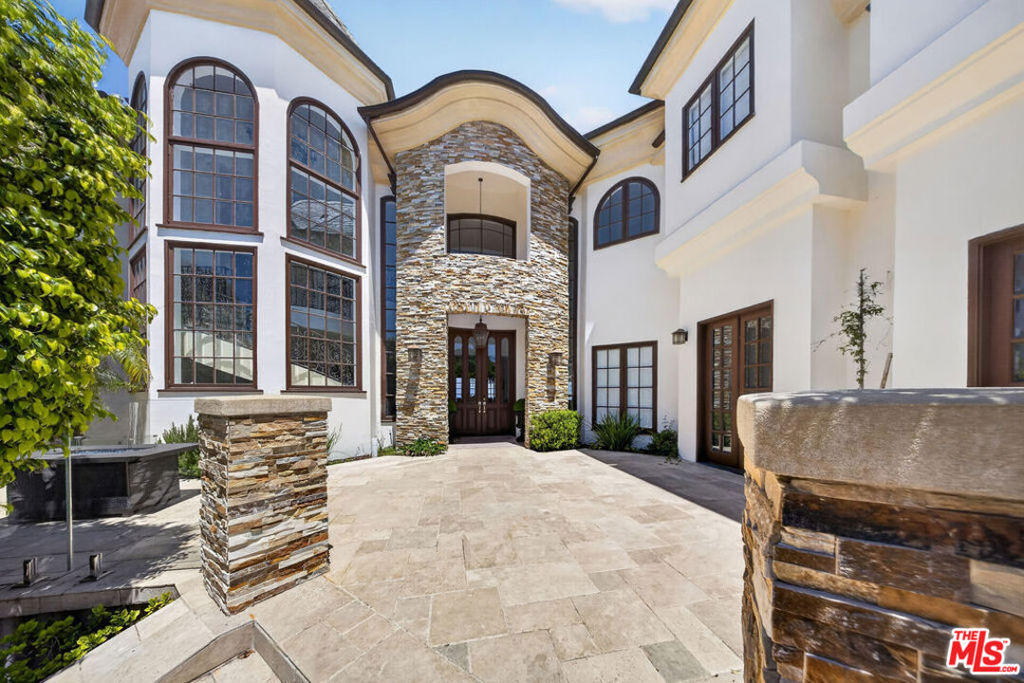 13320 Mulholland Drive