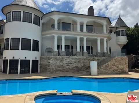 Photo of 13320 Mulholland Drive, Beverly Hills, CA 90210 (MLS # 26830051)