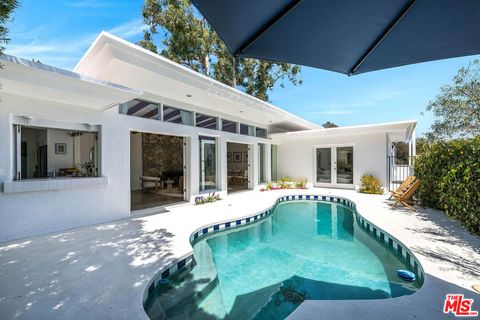 Photo of 429 N Greencraig Road, Los Angeles, CA 90049 (MLS # 26840297)