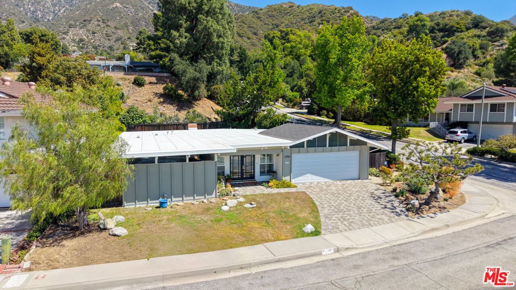 Photo of 2705 Brierhaven Drive, La Crescenta, CA 91214 (MLS # 26770515)