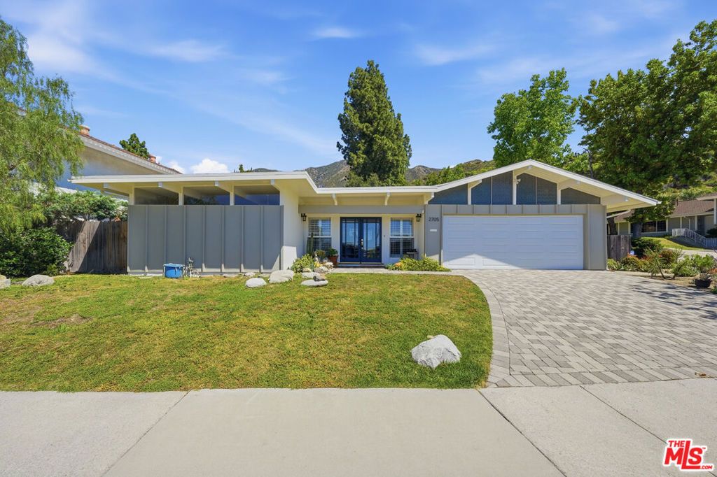 Photo of 2705 Brierhaven Drive, La Crescenta, CA 91214 (MLS # 26770515)