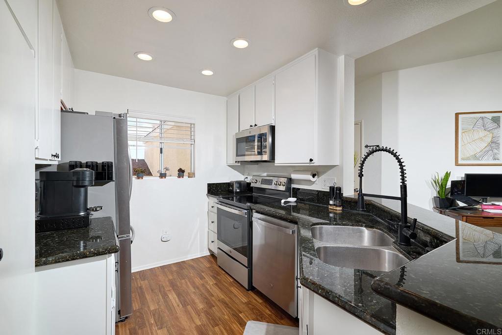 7027 Camino Degrazia 210