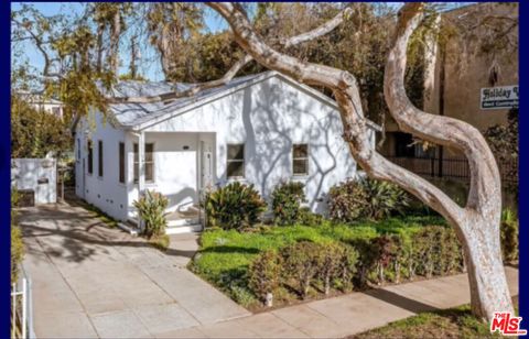 Photo of 1437 17th Street #A, Santa Monica, CA 90404 (MLS # 26841647)