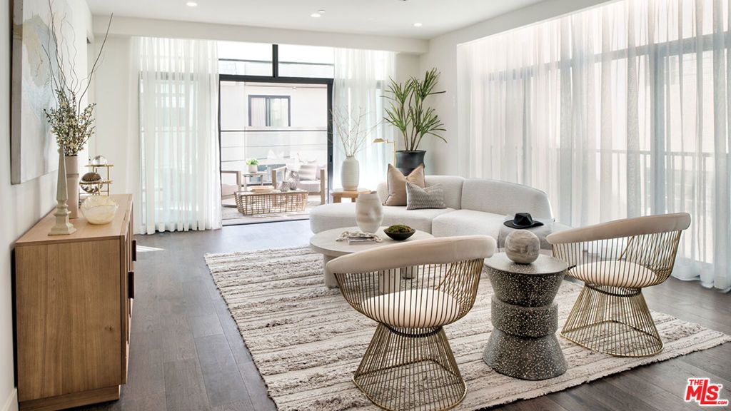 Photo of 425 N Palm Drive #202, Beverly Hills, CA 90210 (MLS # 25600297)