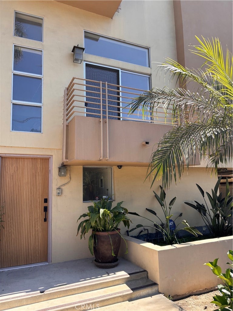 Photo of 13440 Moorpark Street #101, Sherman Oaks, CA 91423 (MLS # SR26218367)