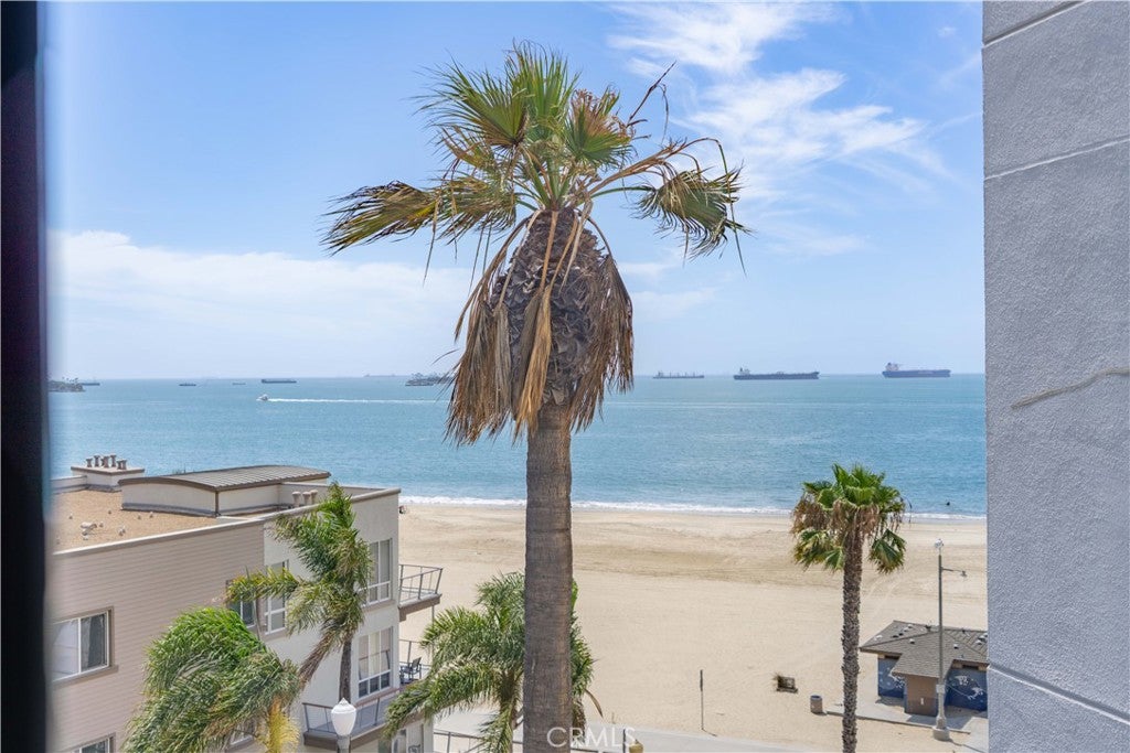 1310 E Ocean 401