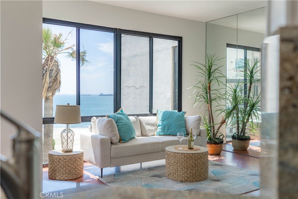 1310 E Ocean 401