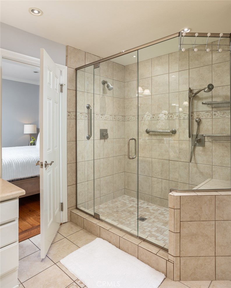 Lido Building (#621) (L621) - Residential Lease