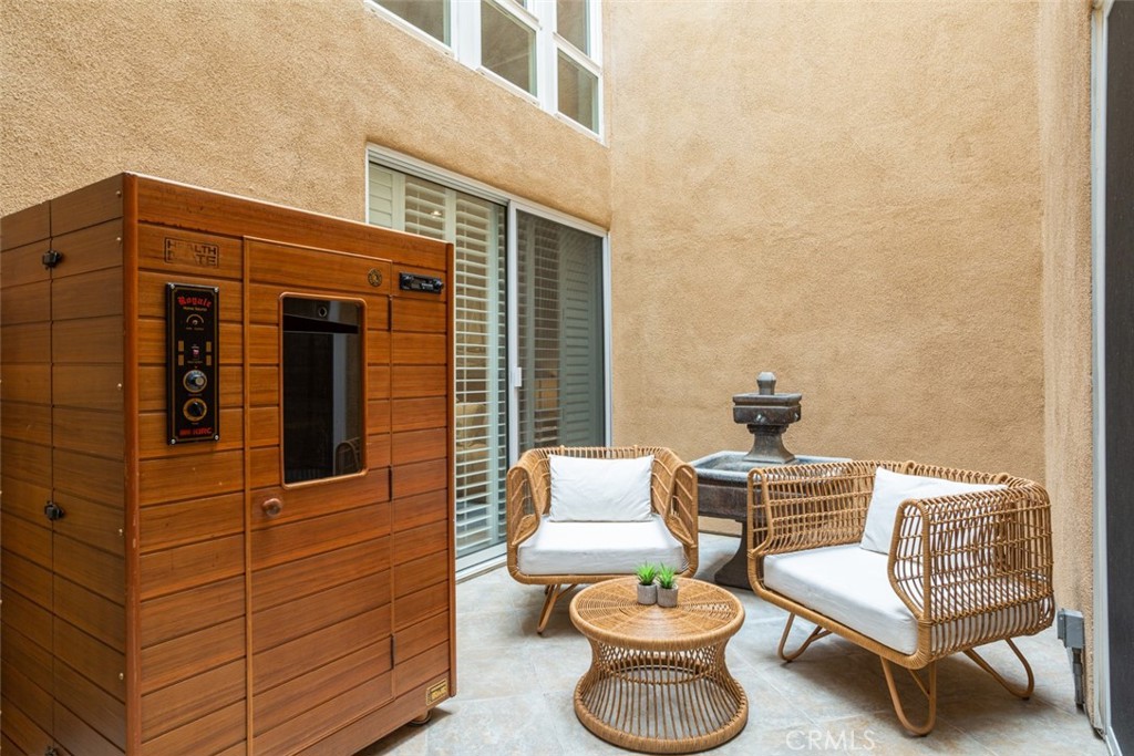 Lido Building (#621) (L621) - Residential Lease