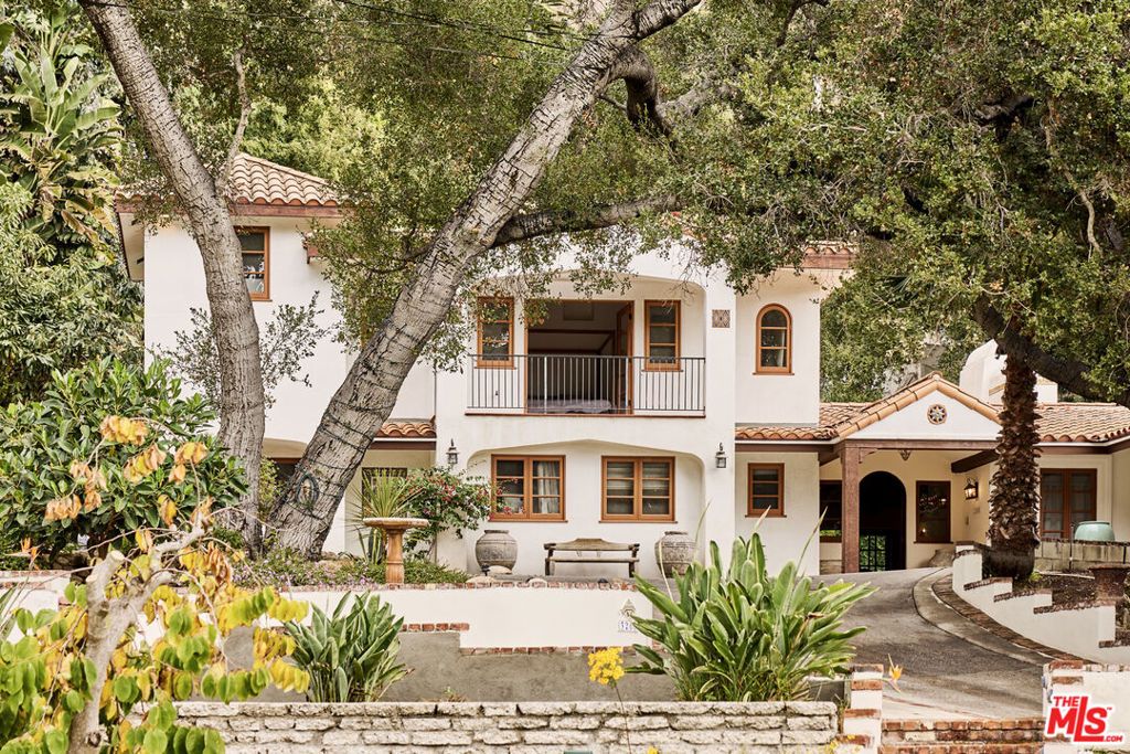 Photo of 3268 Serra Road, Malibu, CA 90265 (MLS # 26662947)