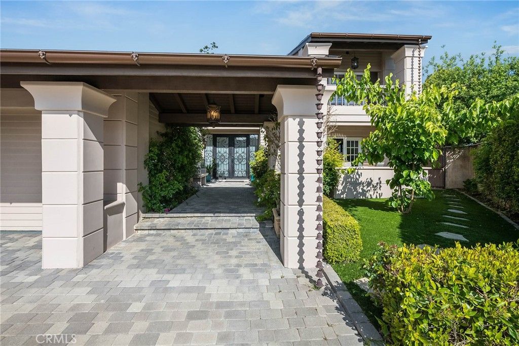 Photo of 15464 Duomo Via Street, Bel Air, CA 90077 (MLS # GD25153637)