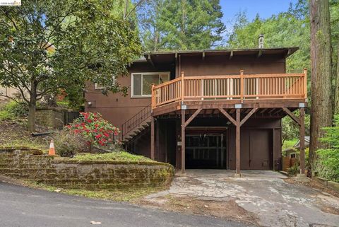 Photo of 33 Eastwood Ct CT, Oakland, CA 94611 (MLS # 41134494)