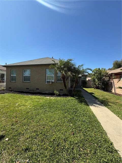 Photo of 2293 Grand Avenue, Long Beach, CA 90815 (MLS # DW26057757)