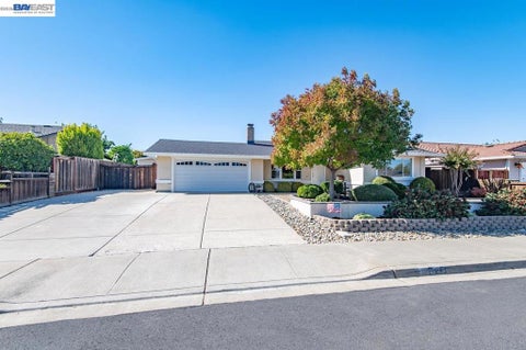 Photo of 1723 Genoa St ST, Livermore, CA 94550 (MLS # 41151210)