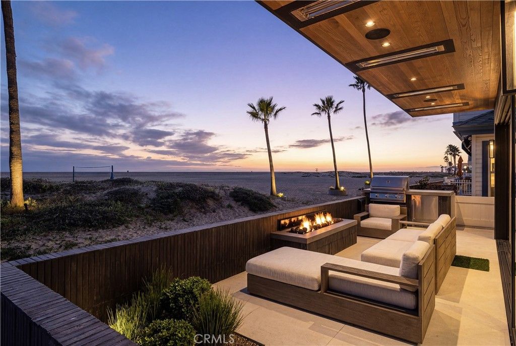 Photo of 218 E Oceanfront, Newport Beach, CA 92661 (MLS # LG26021224)