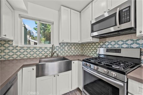 Photo of 22117 Burbank Blvd #5, Woodland Hills, CA 91367 (MLS # SR26064581)
