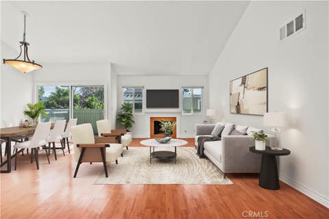 Photo of 22117 Burbank Blvd #5, Woodland Hills, CA 91367 (MLS # SR26064581)