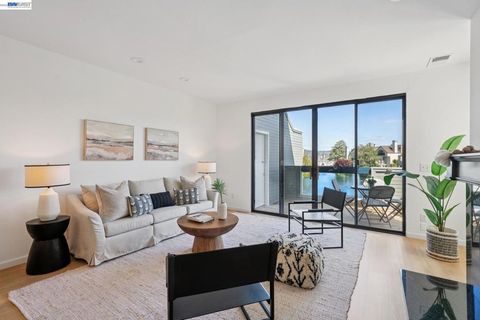 Photo of 6 Invincible Ct Ct #F40, Alameda, CA 94501 (MLS # 41129022)