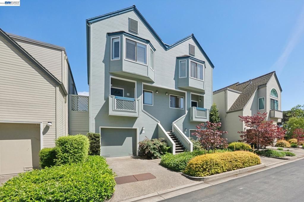 Photo of 6 Invincible Ct Ct #F40, Alameda, CA 94501 (MLS # 41129022)