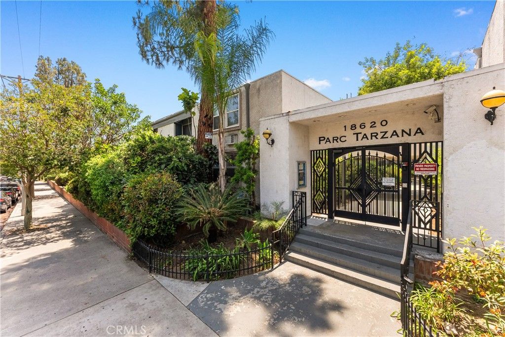 Photo of 18620 Hatteras #173, Tarzana, CA 91356 (MLS # WS25254551)