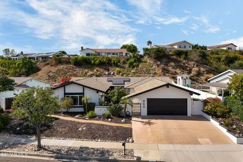 Photo of 989 Calle Pinata, Thousand Oaks, CA 91360 (MLS # 226003347)