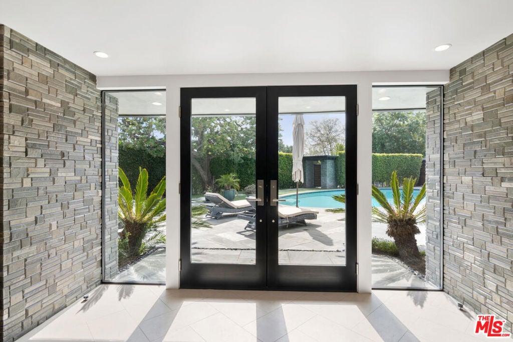 3035 Lake Glen Drive
