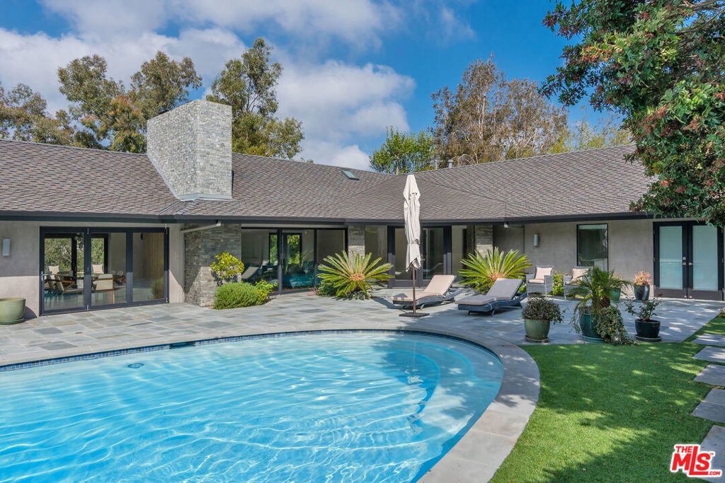 Photo of 3035 Lake Glen Drive, Beverly Hills, CA 90210 (MLS # 26876963)