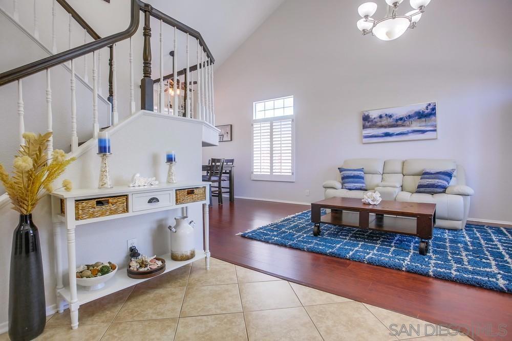 473 Avenida Canora