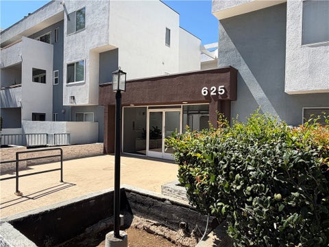 Photo of 625 E Del Mar Boulevard #208, Pasadena, CA 91101 (MLS # AR26149206)