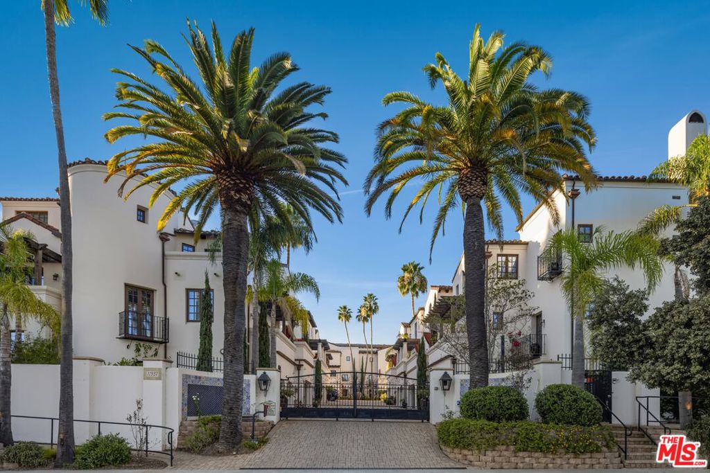 Photo of 11937 W Sunset Boulevard #4, Los Angeles, CA 90049 (MLS # 26997961)