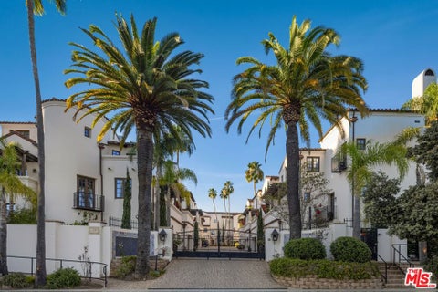 Photo of 11937 W Sunset Boulevard #4, Los Angeles, CA 90049 (MLS # 26997961)