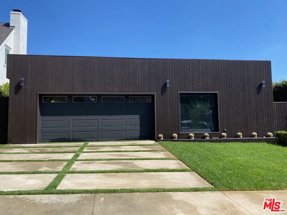 418 N Bowling Green Way