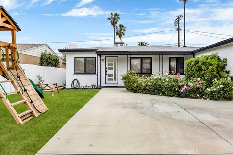 8901 Sylmar Avenue, Panorama City, CA 91402 - MLS#: SR25086194