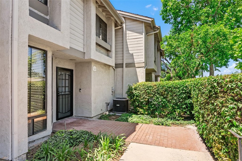 2220 E Chapman Avenue 12