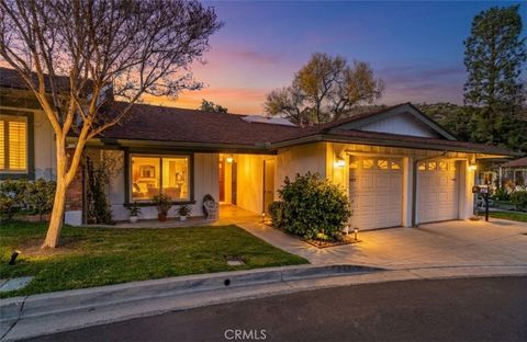 Photo of 19427 Oak Crossing Road, Newhall, CA 91321 (MLS # SR25244368)